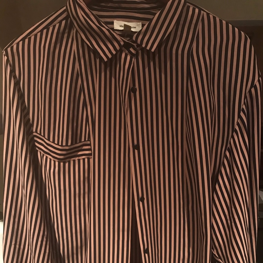 Silence & Noise six L nude & blk striped shirt! 😍